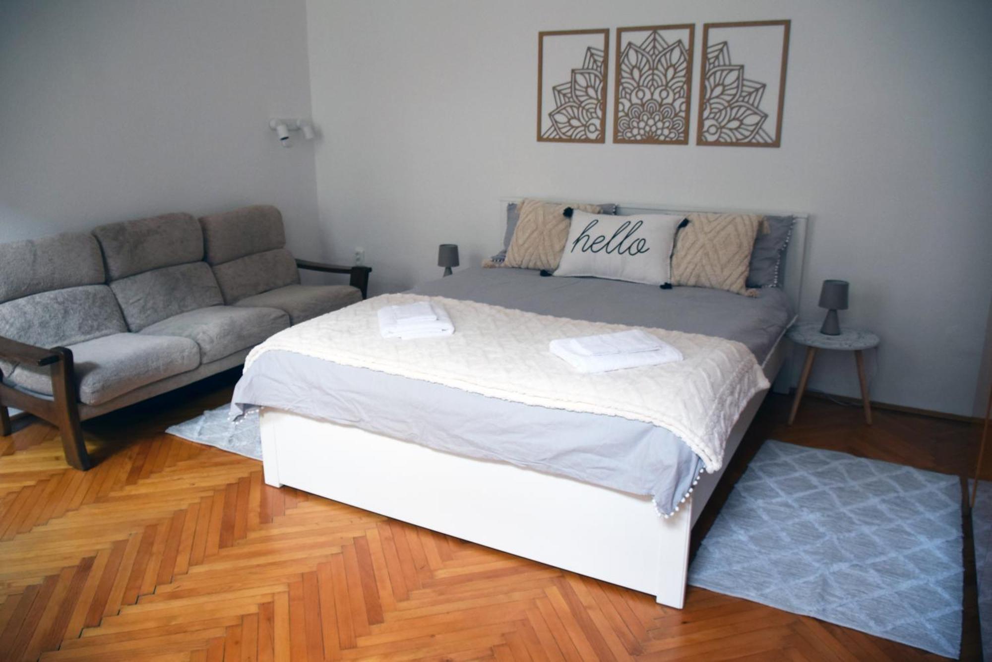 Apartmán Hi!5 Spacious Palotanegyed *